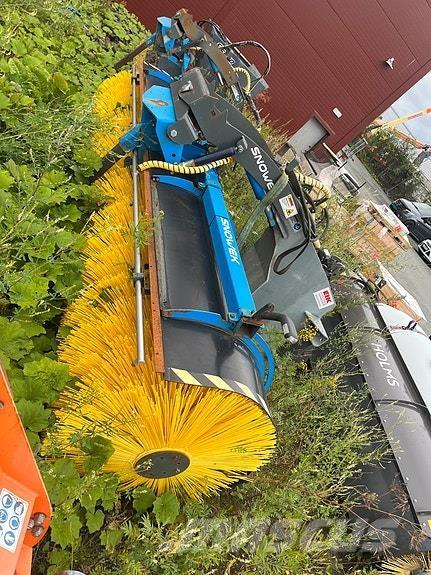 Snowek AH 330 その他道路と除雪の機械