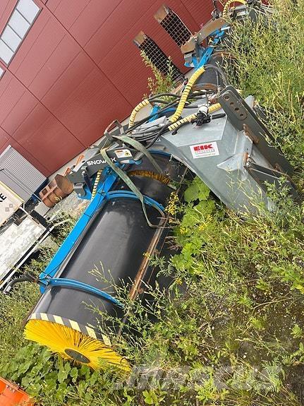 Snowek AH 330 その他道路と除雪の機械