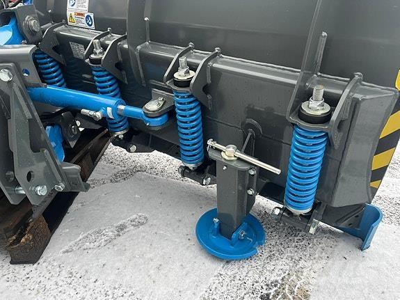 Snowek N360 スノーブレードとプラウ