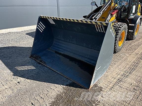 Stark LK2000 その他道路と除雪の機械