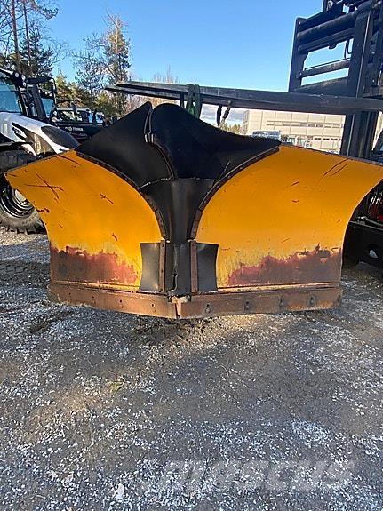 Tellefsdal 2700 V スノーブレードとプラウ