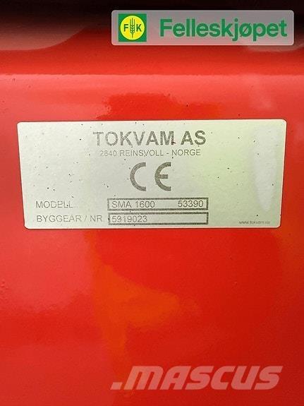 Tokvam SMA 1600 砂と塩撒き専用車