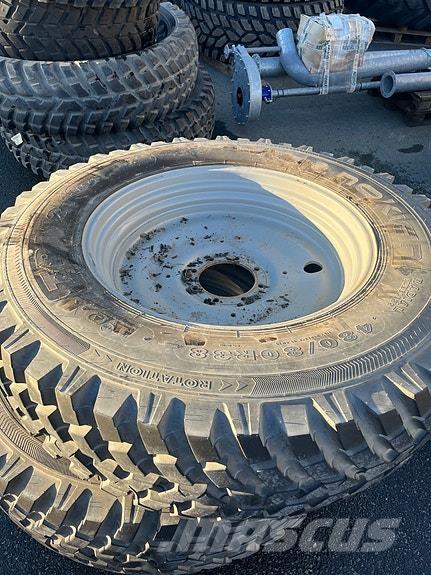  TRI Nokian タイヤ、ホイル、リム