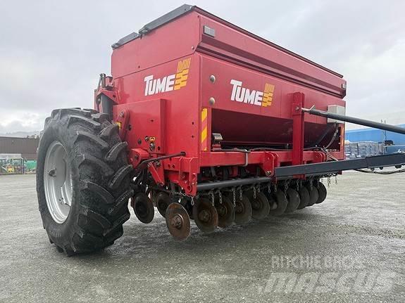 Tume HKL 2500 肥料散布機