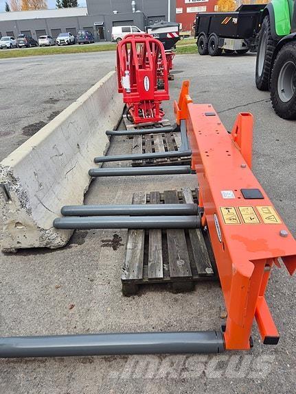 Underhaug 7813 ラウンドベーラー