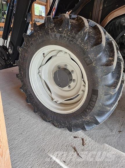 Valtra  トラクター