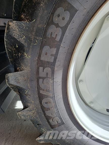 Valtra  トラクター