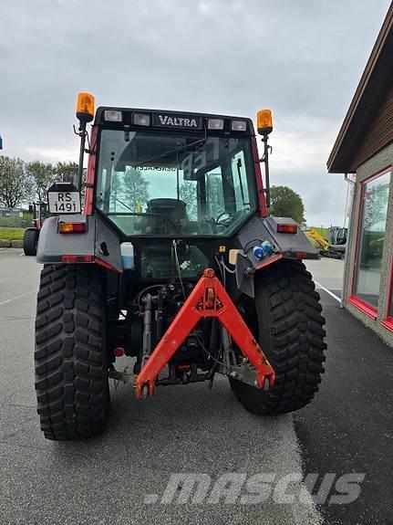 Valtra 6400 トラクター