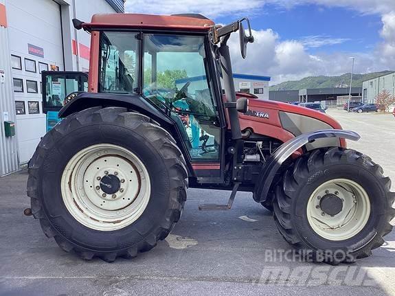 Valtra A 95-4 トラクター