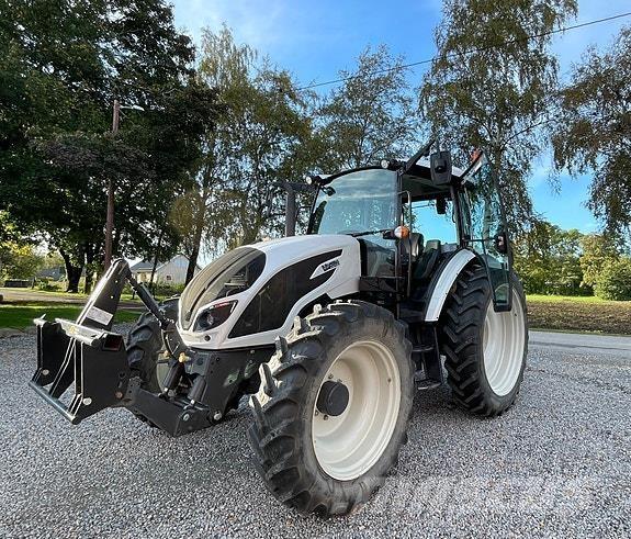 Valtra A114 トラクター