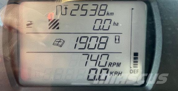 Valtra A114 トラクター