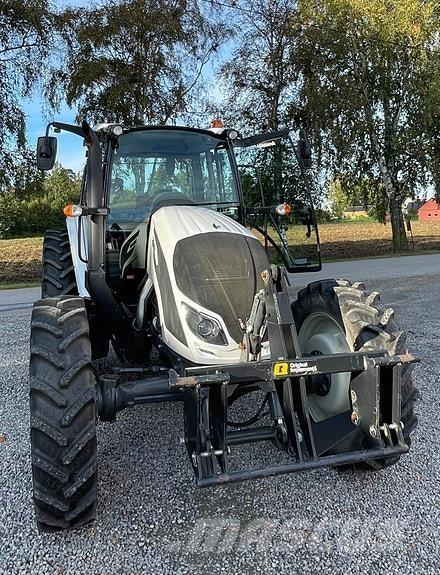 Valtra A114 トラクター