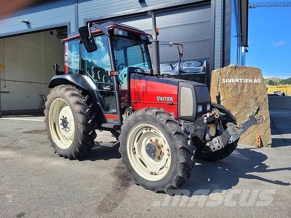 Valtra A75 - 4 トラクター