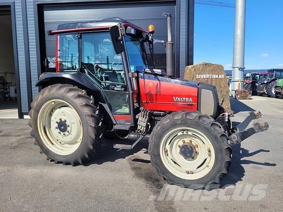 Valtra A75 - 4 トラクター