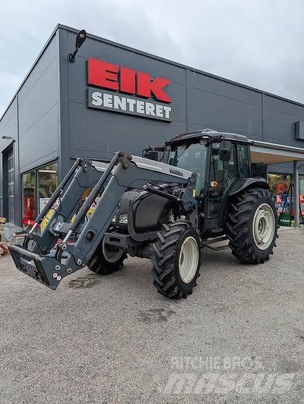 Valtra A83 トラクター