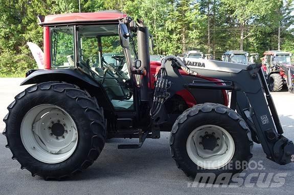 Valtra A83 トラクター