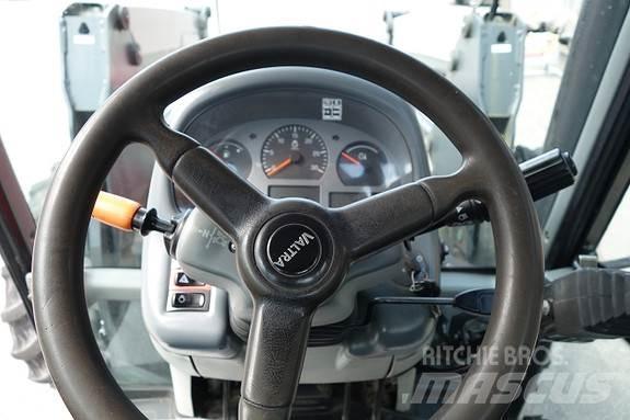 Valtra A83 トラクター