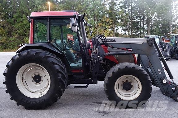 Valtra A85 トラクター