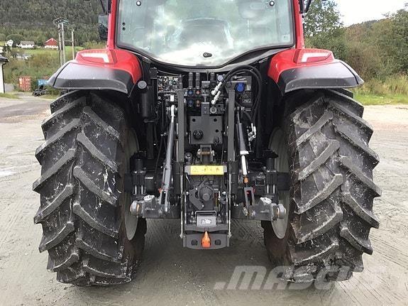 Valtra A95 トラクター