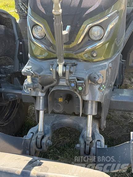 Valtra G 135 V トラクター