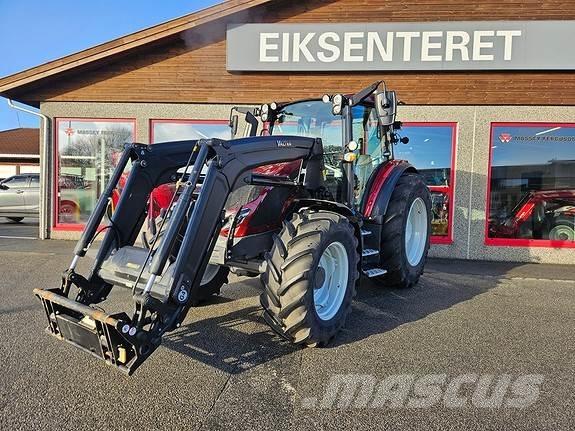 Valtra G135 Active トラクター