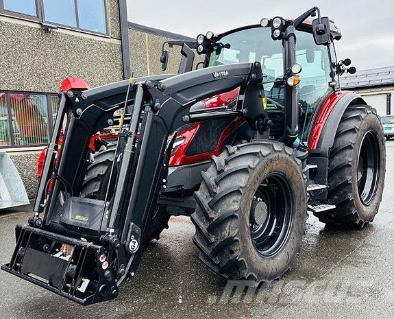 Valtra G135 Active トラクター