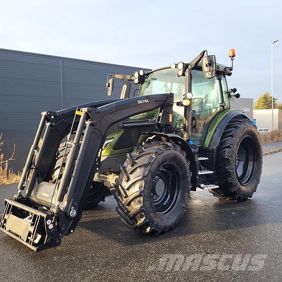 Valtra G135 Active トラクター