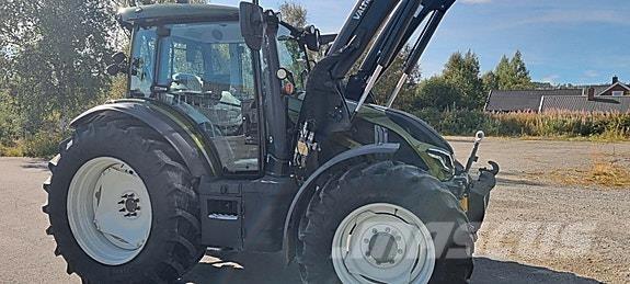 Valtra G135V トラクター