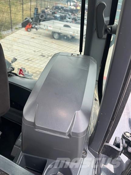 Valtra N 175 トラクター