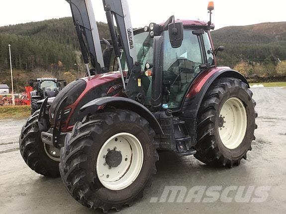 Valtra N154D トラクター