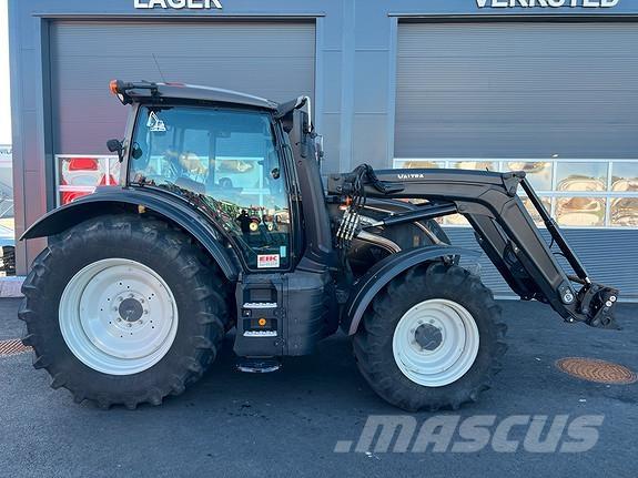 Valtra N155EH トラクター