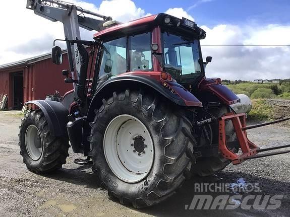 Valtra N163Direct トラクター
