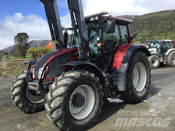 Valtra N163Direct トラクター