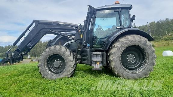 Valtra N174 トラクター