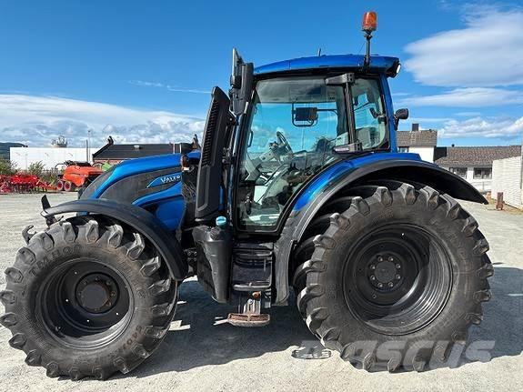 Valtra N174 Direct トラクター