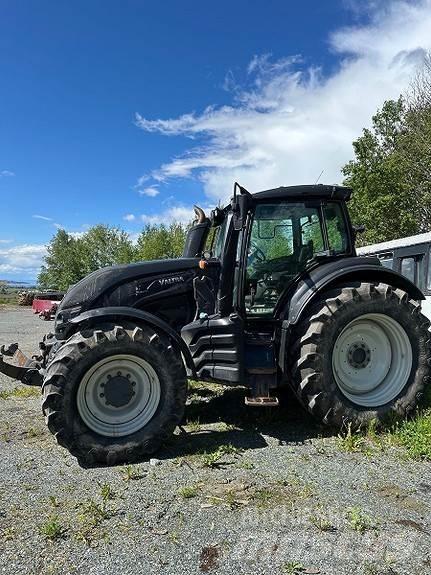 Valtra T 214 トラクター