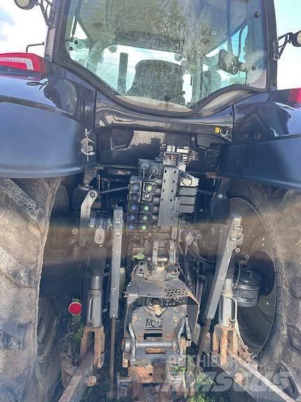 Valtra T 214 トラクター