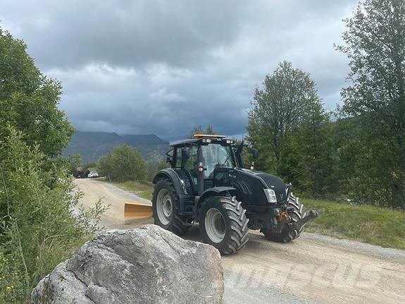 Valtra T203 トラクター