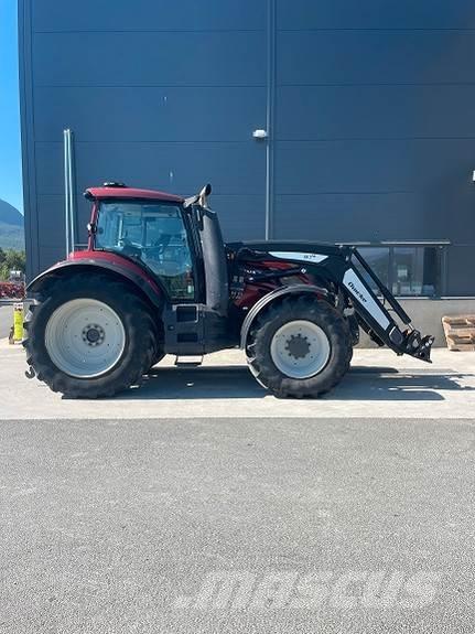 Valtra T214 トラクター