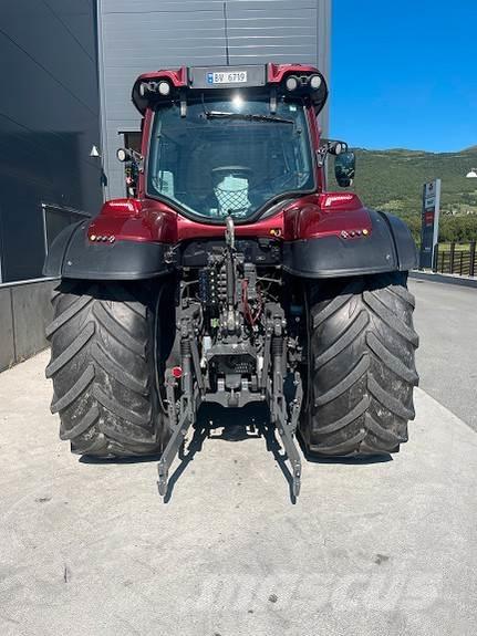 Valtra T214 トラクター