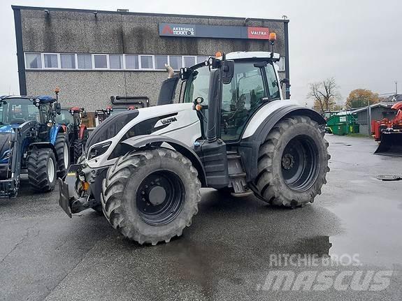 Valtra T234 トラクター