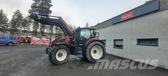 Valtra T234 トラクター