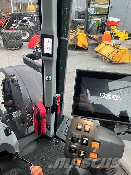 Valtra T234D トラクター