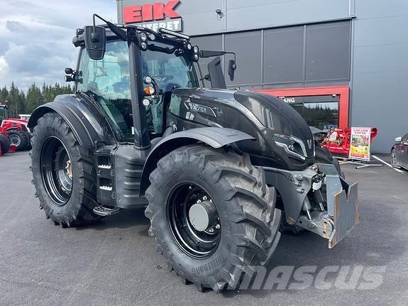 Valtra T235 トラクター