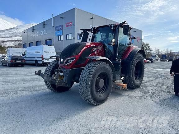 Valtra T235 トラクター