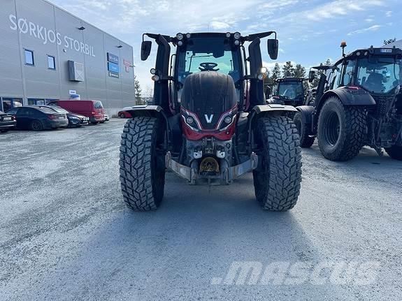 Valtra T235 トラクター
