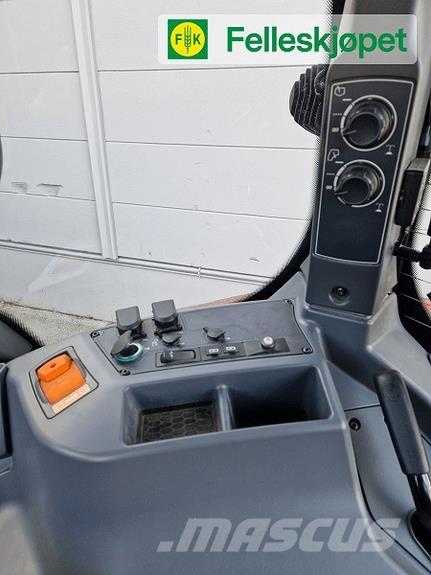 Valtra T235 トラクター