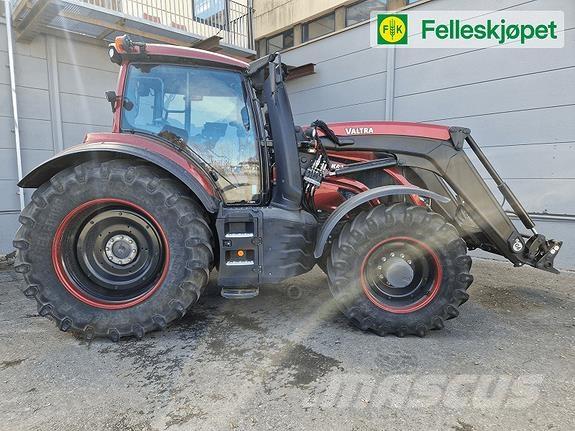Valtra T235 トラクター