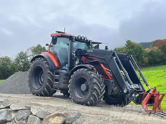 Valtra T235D トラクター