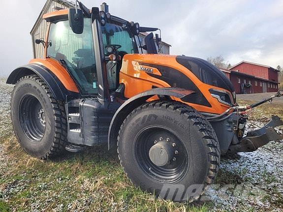 Valtra T255 トラクター